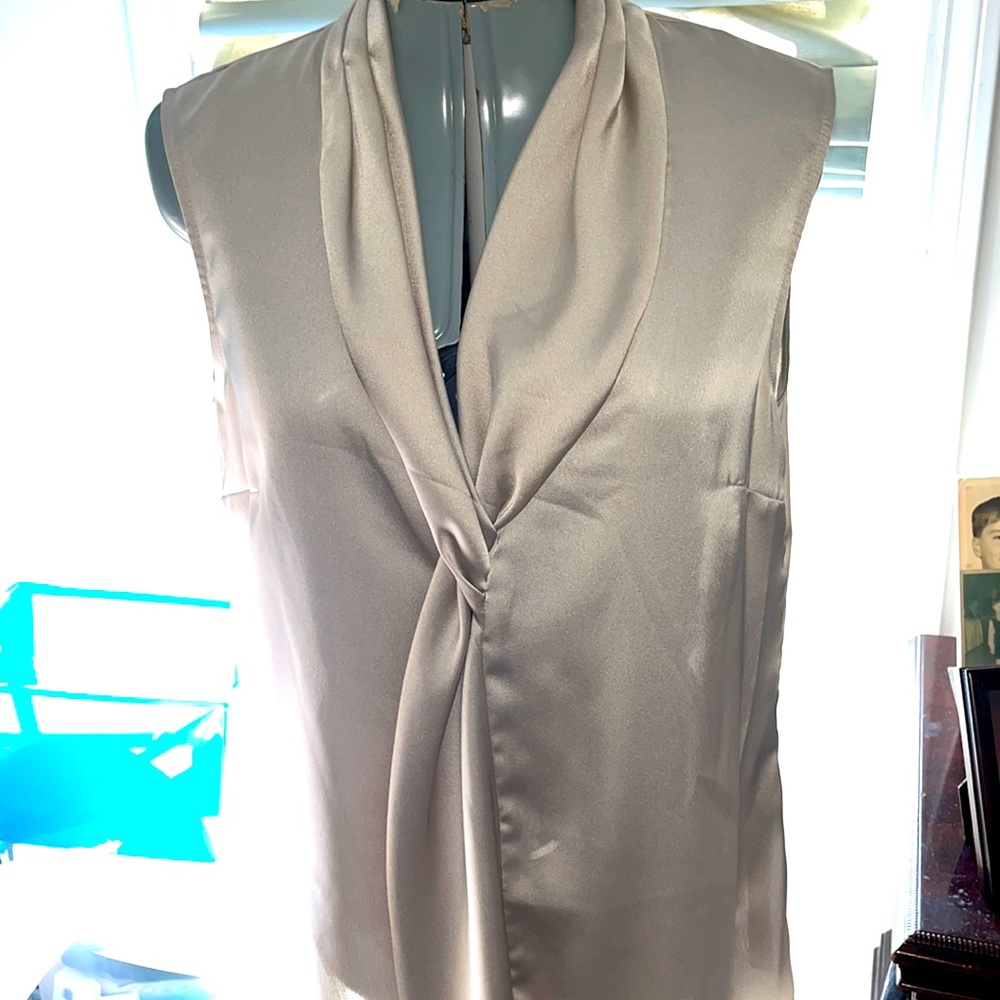 Women’s Kasper Separates Sleeveless Top. Silvery Size Large